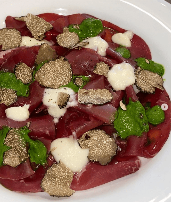 Bresaola mit Parmesan- / Spinatcreme und frischen Trüffel ❤️